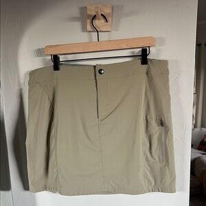 Columbia women’s tan Athletic Skort